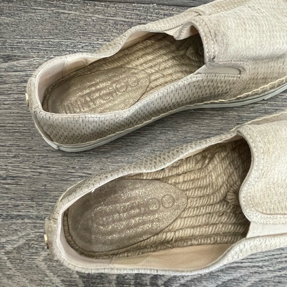Jimmy Choo Slip-On Espadrilles Shoe. Tan/gold EUR size 40 (US 9) pre-owned. - Picture 11 of 13